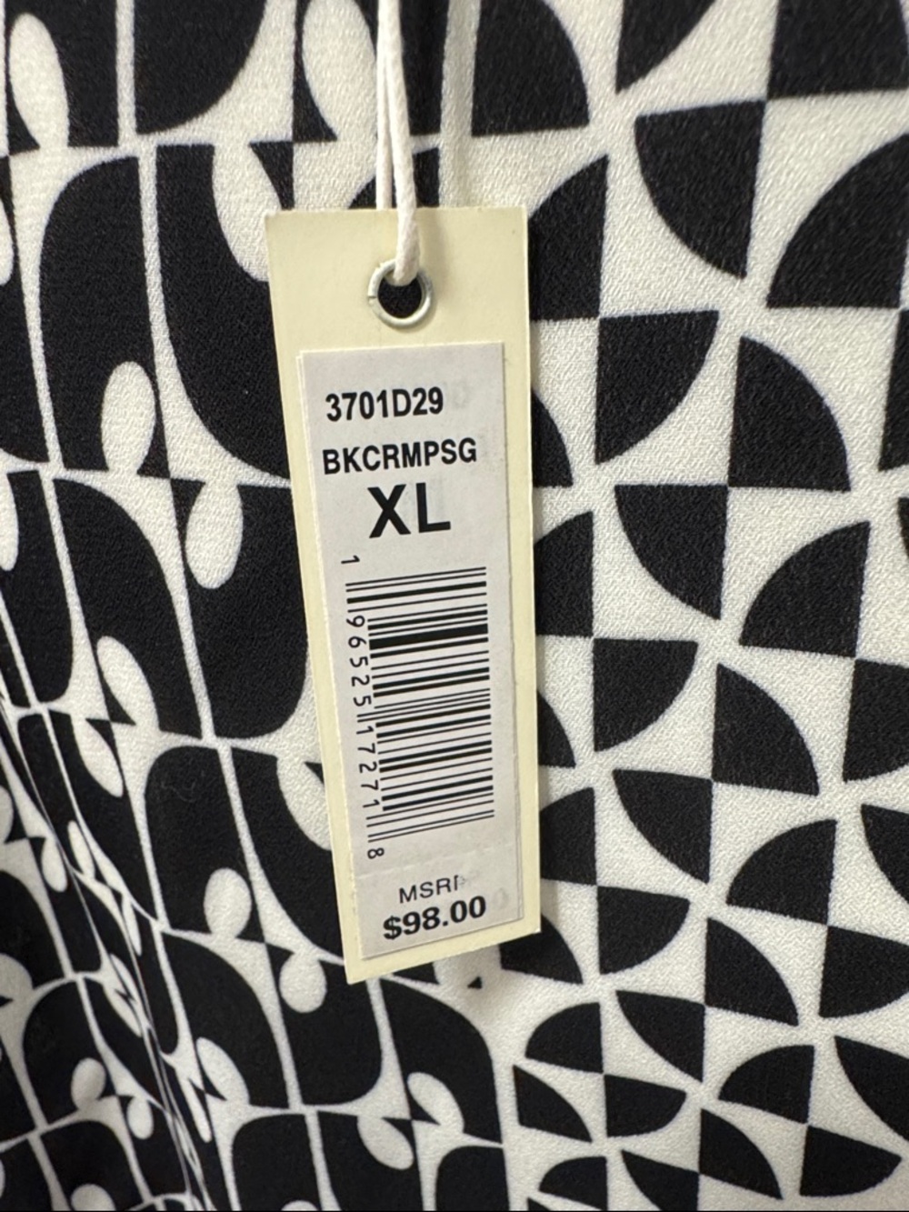 Max Studio Black and White Geometric Wrap Scarf - Picture 11 of 11